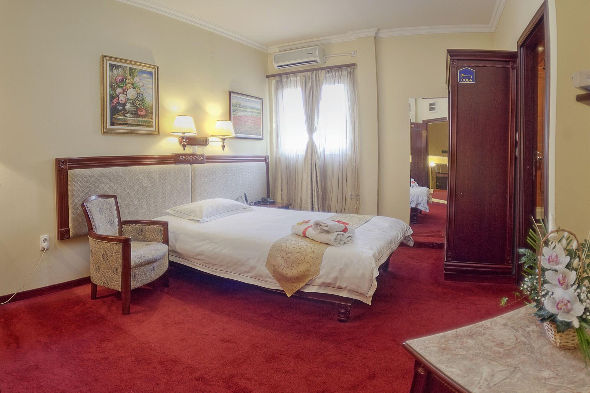 Garni Hotel Planeta Inn Novi Sad Bagian luar foto