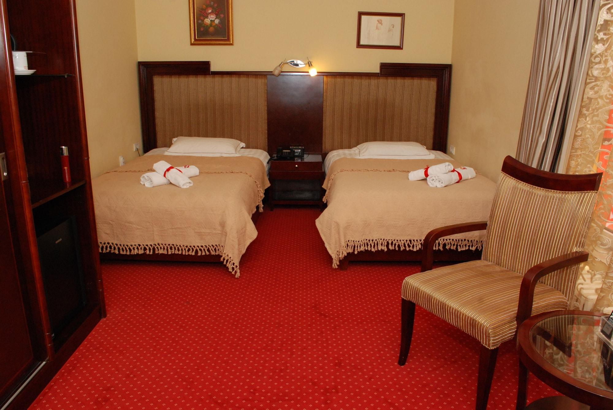 Garni Hotel Planeta Inn Novi Sad Bagian luar foto